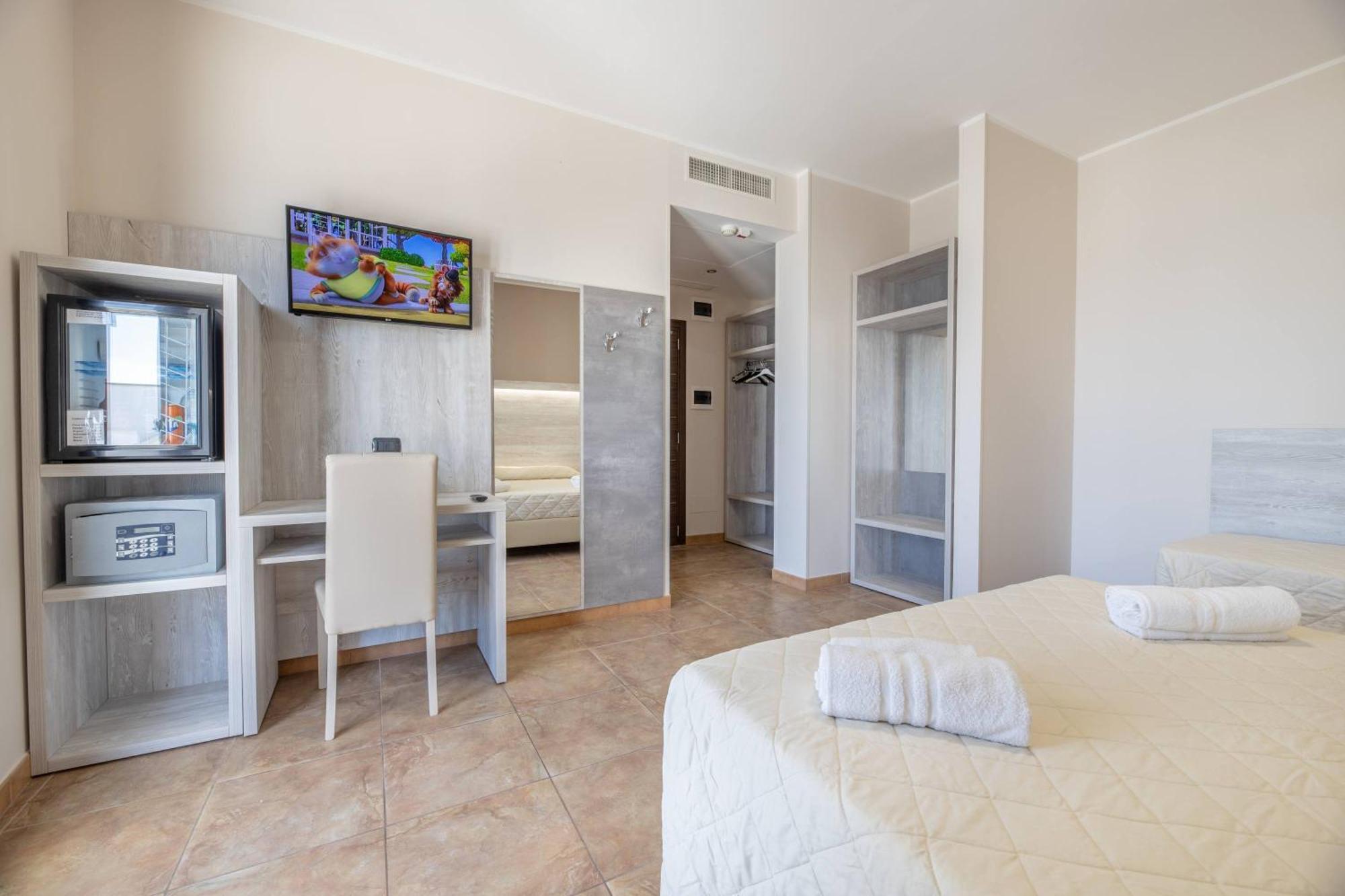 Hotel Salento Mirfran Torre San Giovanni Ugento Exterior photo